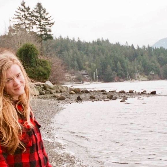 Meet your Posher, Caroline - Picture 1 of 1